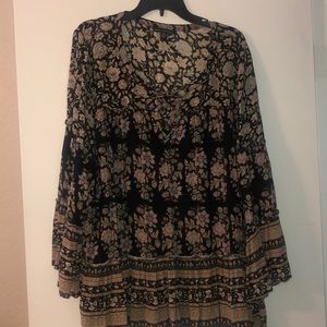 American Eagle long sleeve floral top